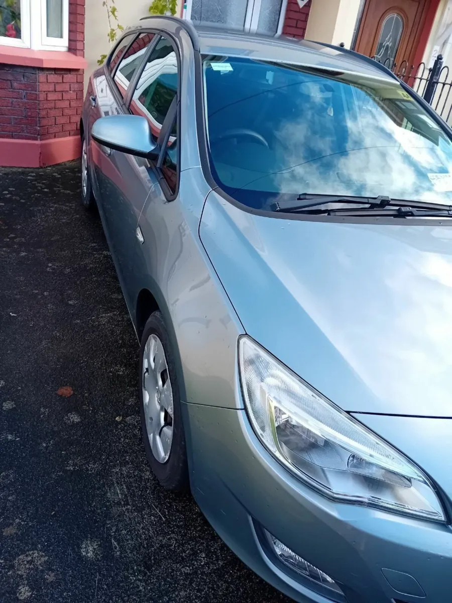 Opel Astra 2012 - Image 4