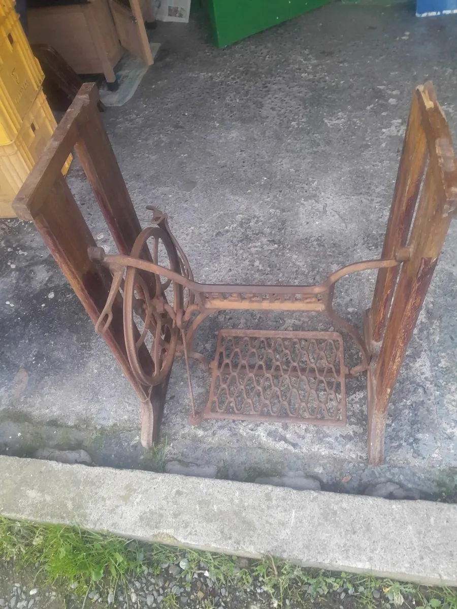 Vintage  singer sewing machine  frame - Image 2
