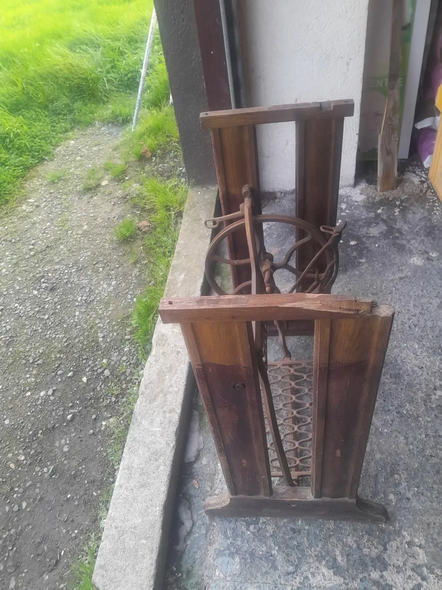 Vintage  singer sewing machine  frame - Image 3