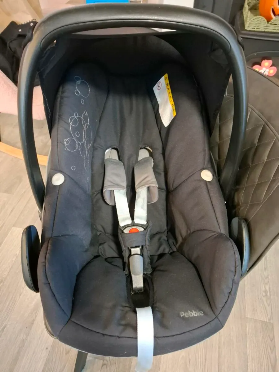 Maxi cosi car seats - Image 1