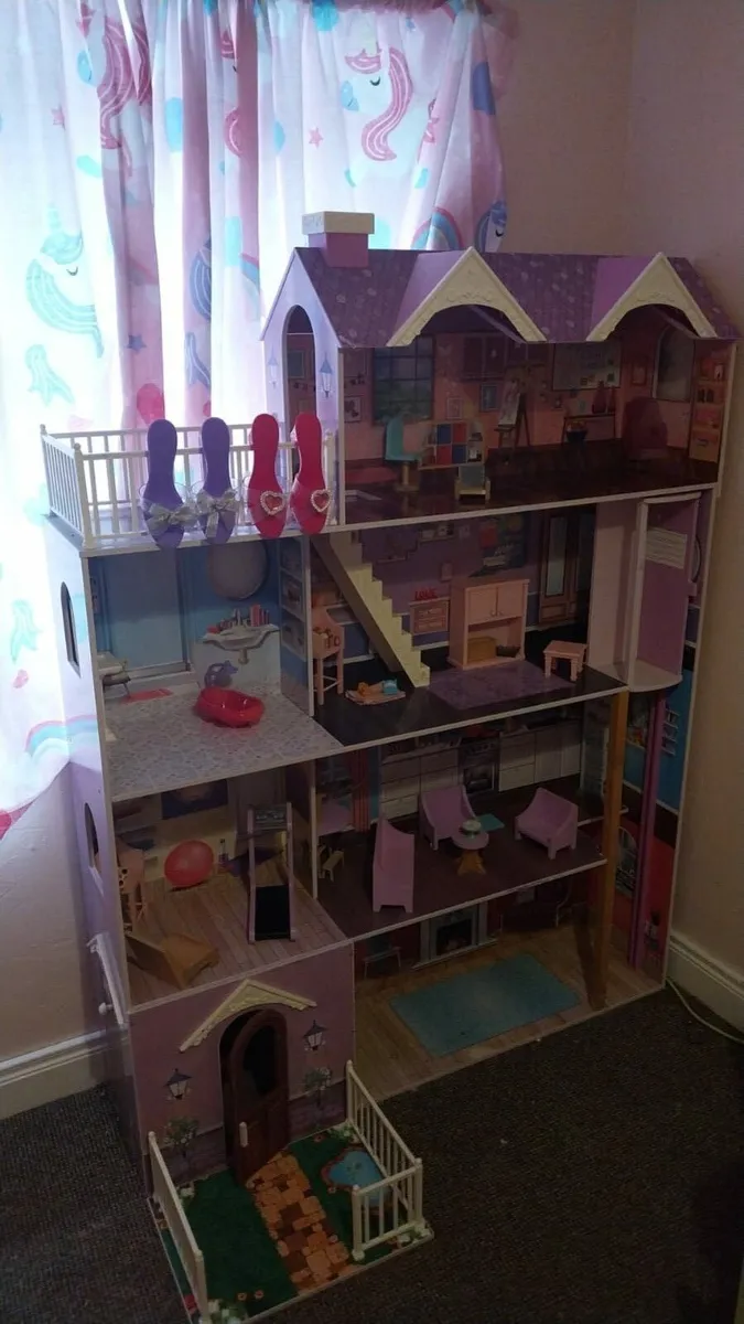 Doll house - Image 1