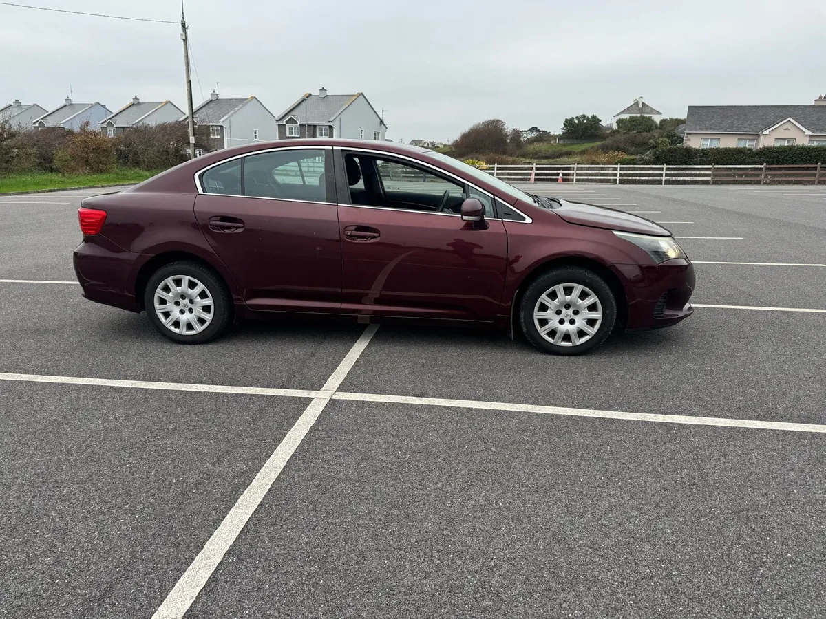 2012 Toyota Avensis - Image 2