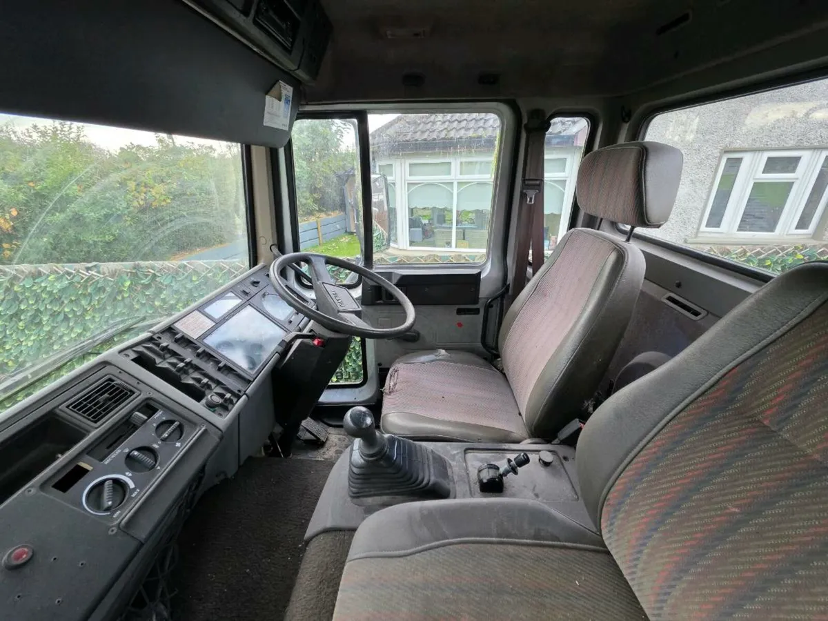 Volvo FL6 and trailer - Image 4