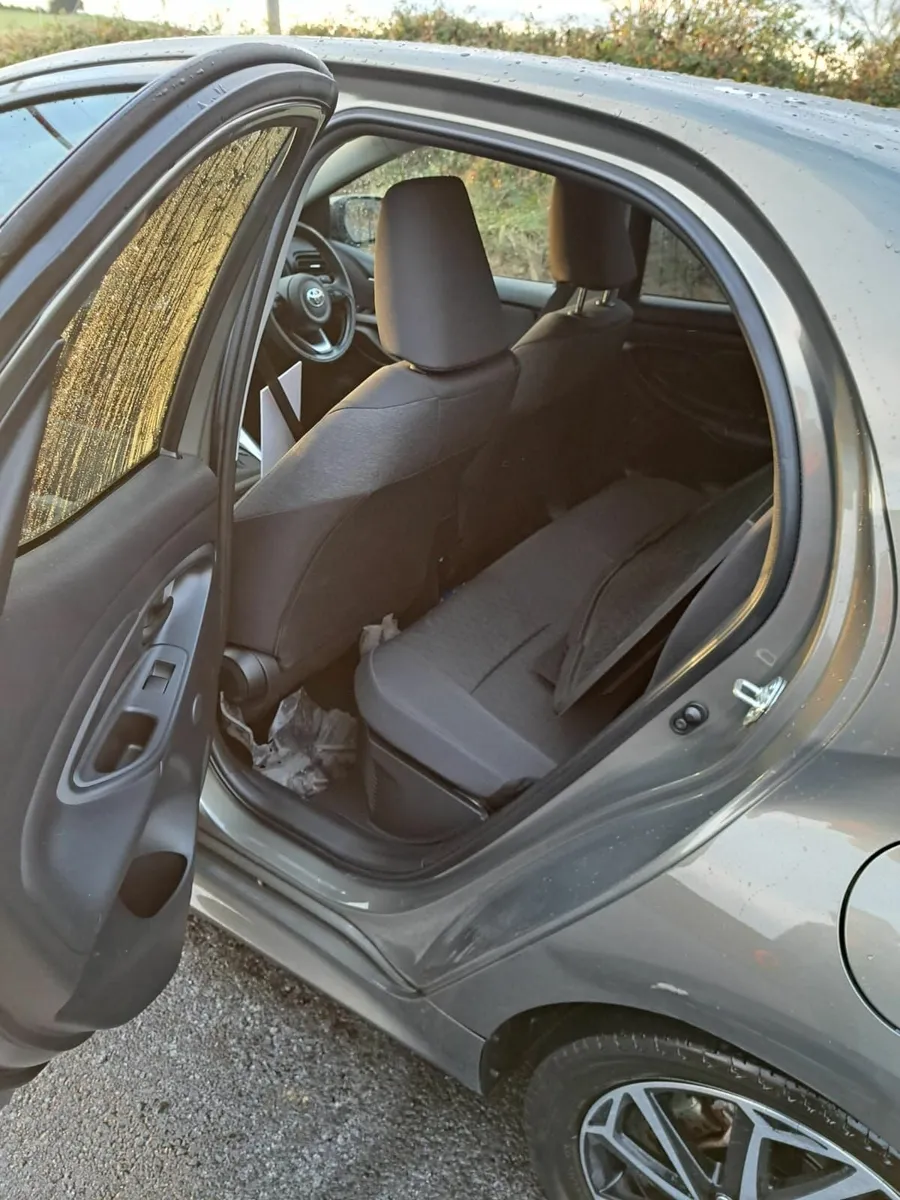 TOYOTA YARIS HYBRID AUTOMATIC 2022 - Image 3