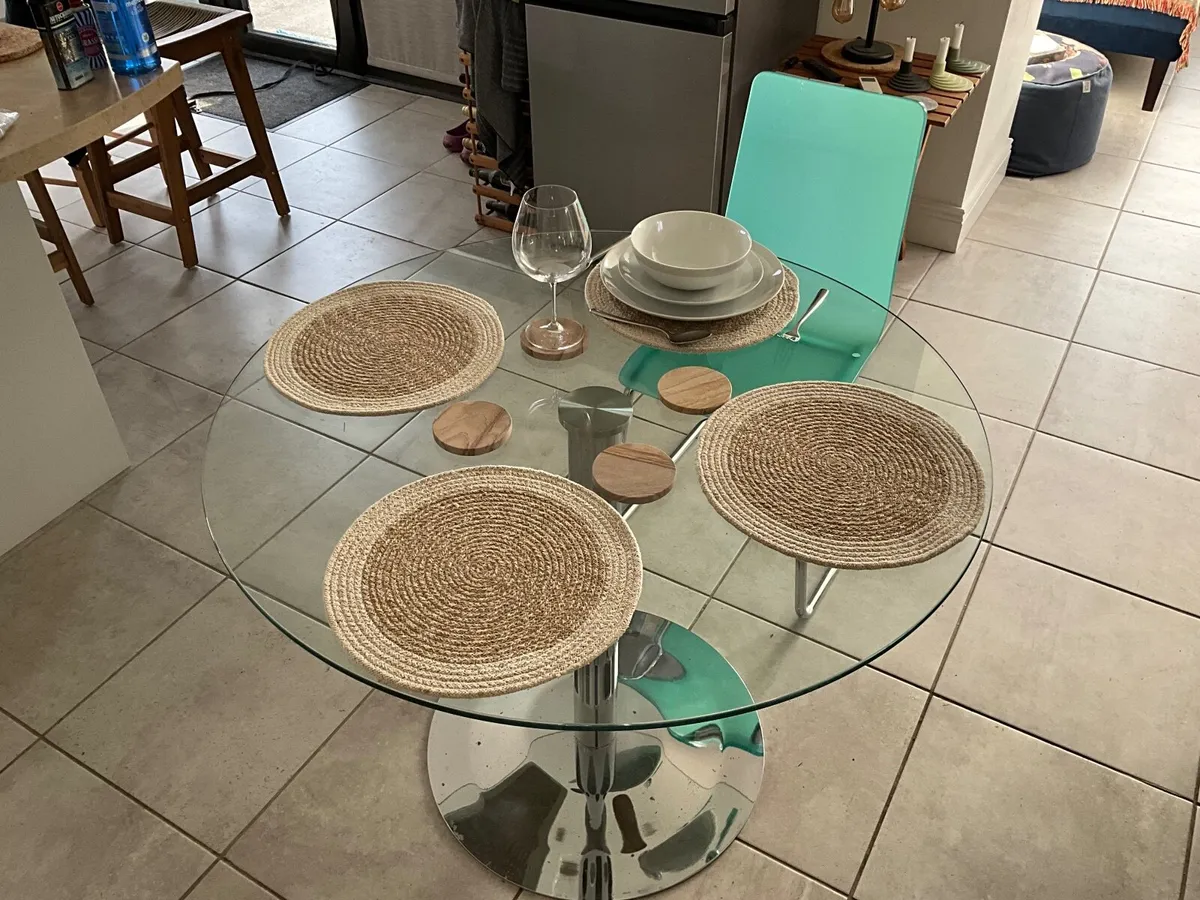 Dining table - Image 1
