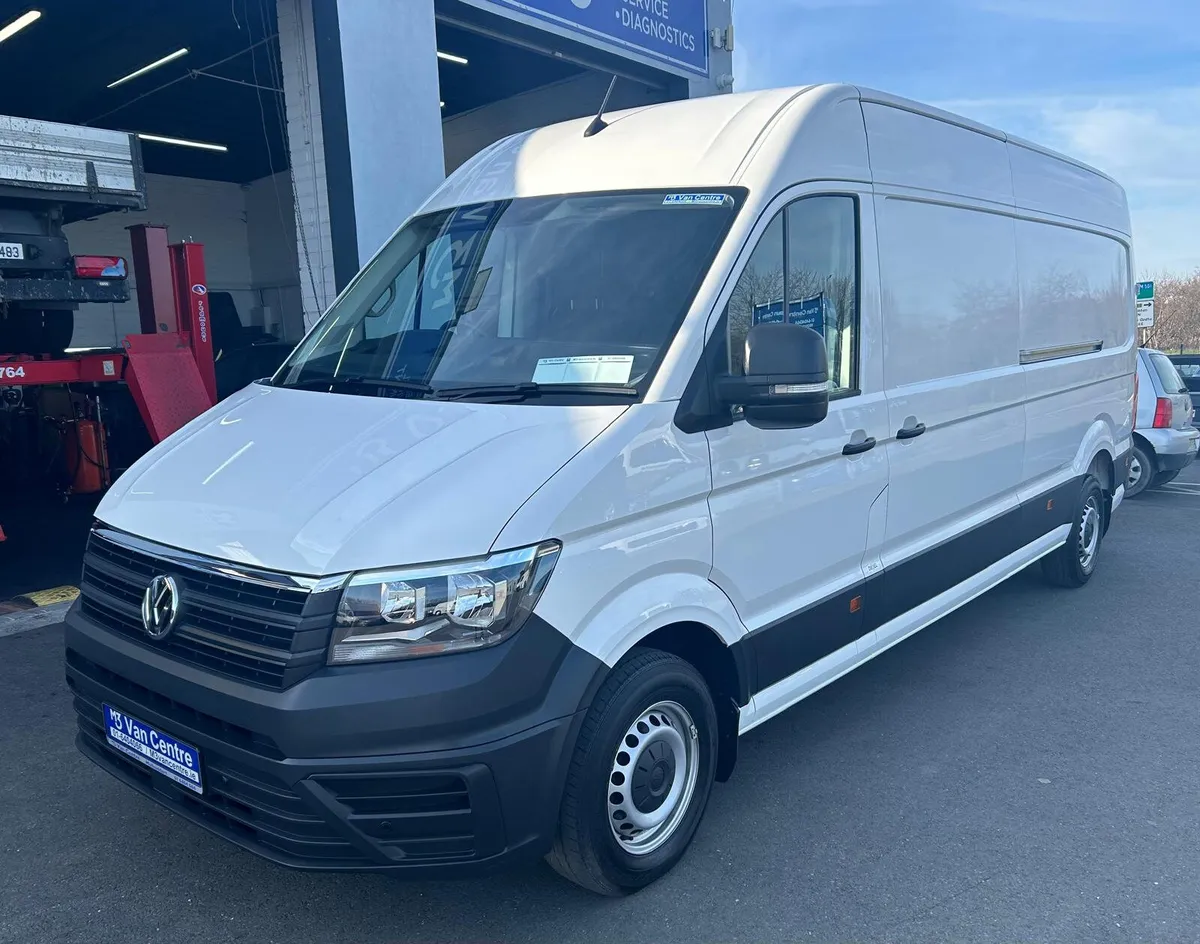 2023 VOLKSWAGEN CRAFTER CR35  VERY LOW MILES!!!! - Image 4