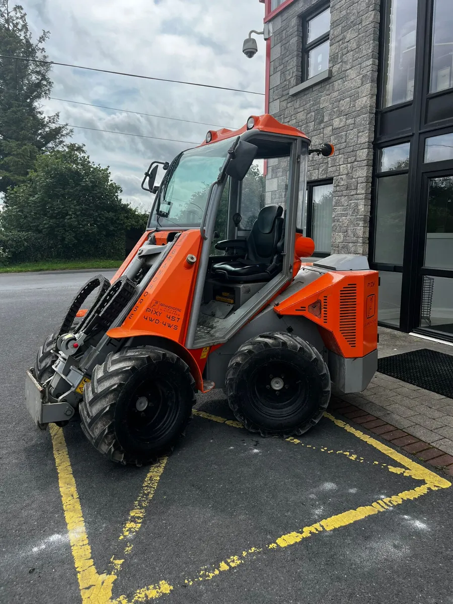 Castgroup Pixy 45-T Compact Wheeled Loader - Image 3