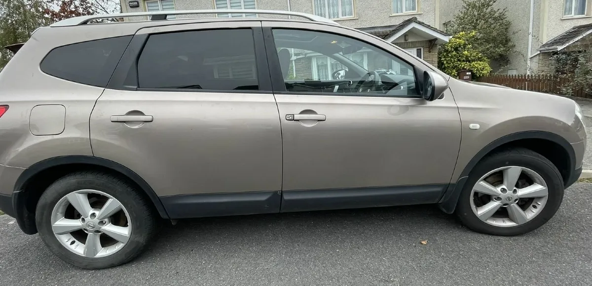 Nissan Qashqai+2 2010 - Image 1