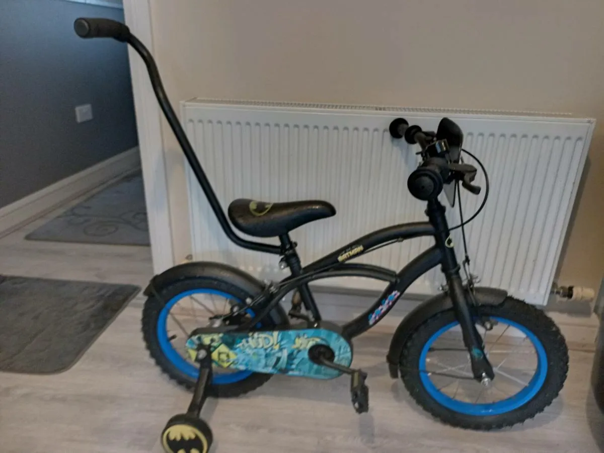 Kids batman bike size 14 inch wheels. - Image 2