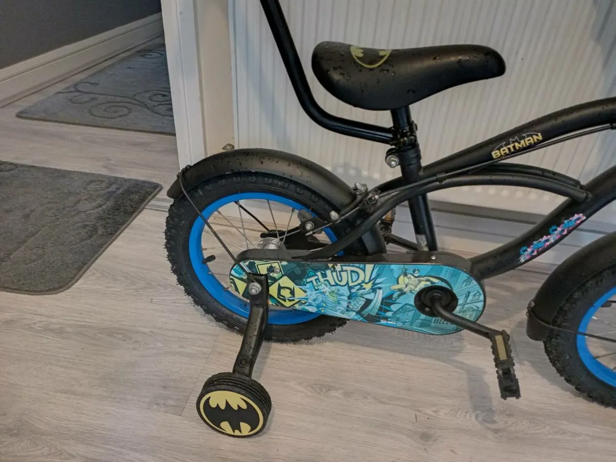 Kids batman bike size 14 inch wheels. - Image 3