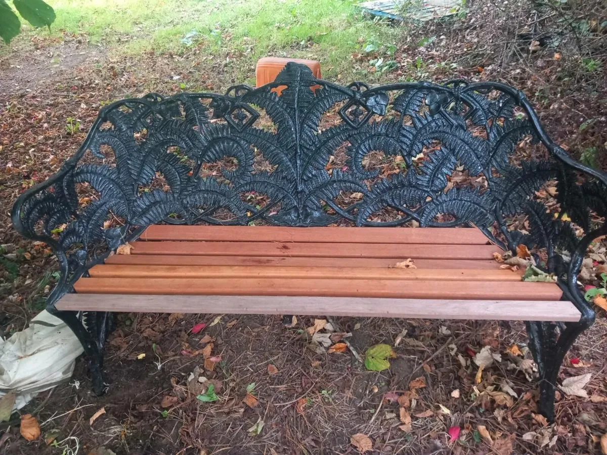 Cast iron 3 seater garden bench - Image 1