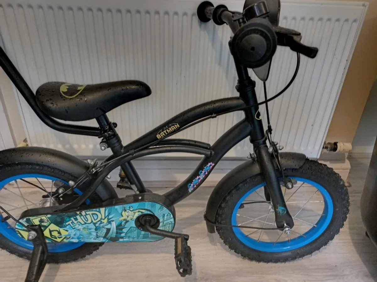 Kids batman bike size 14 inch wheels. - Image 4