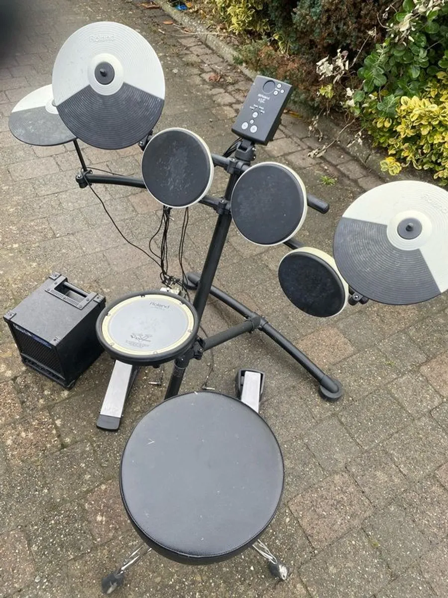 Roland drumkit used - plus amp - works perfect - Image 1