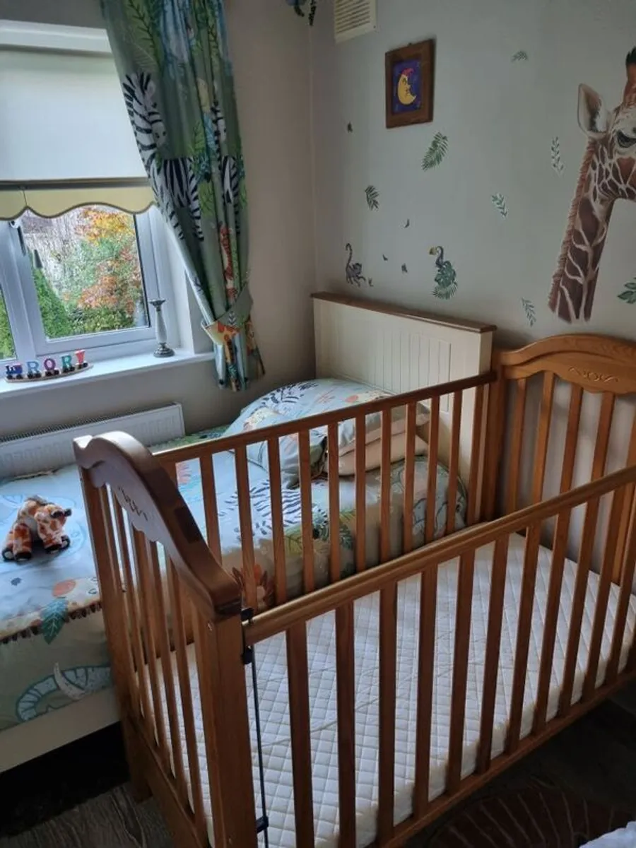 vintage baby cot - Image 4