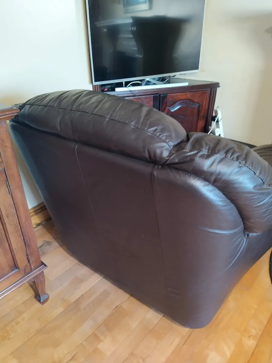 Two leather armchairs - Image 2