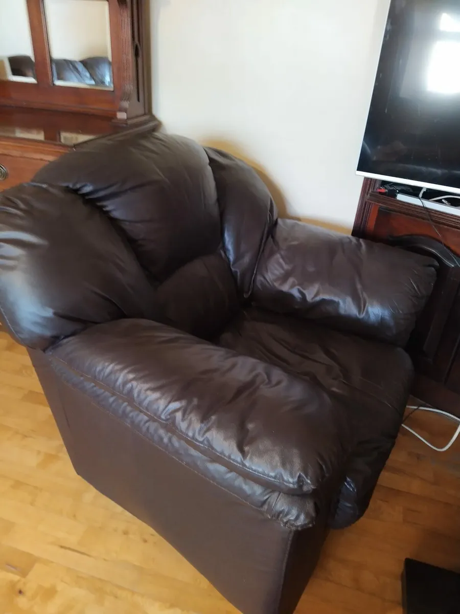 Two leather armchairs - Image 3