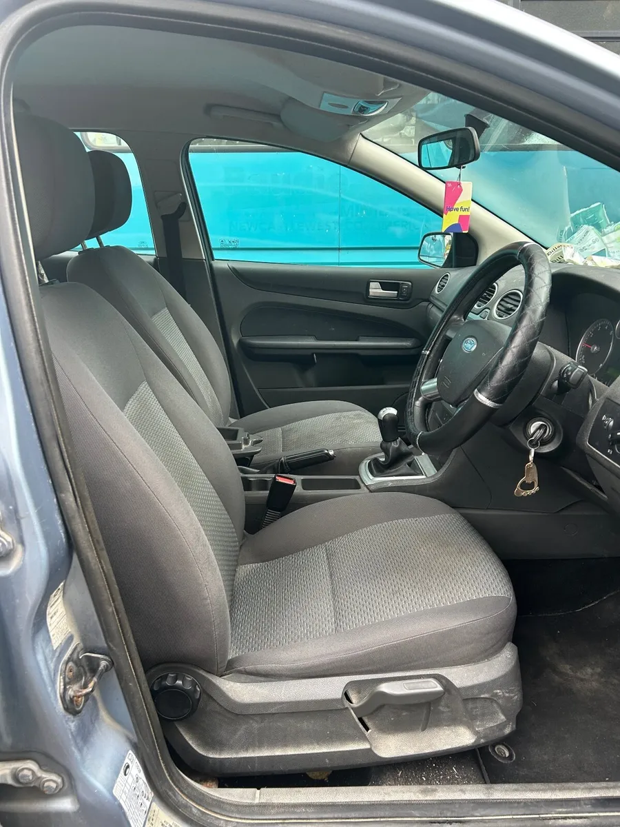 Ford Focus 2007 LX – Reliable & Economical - Image 2