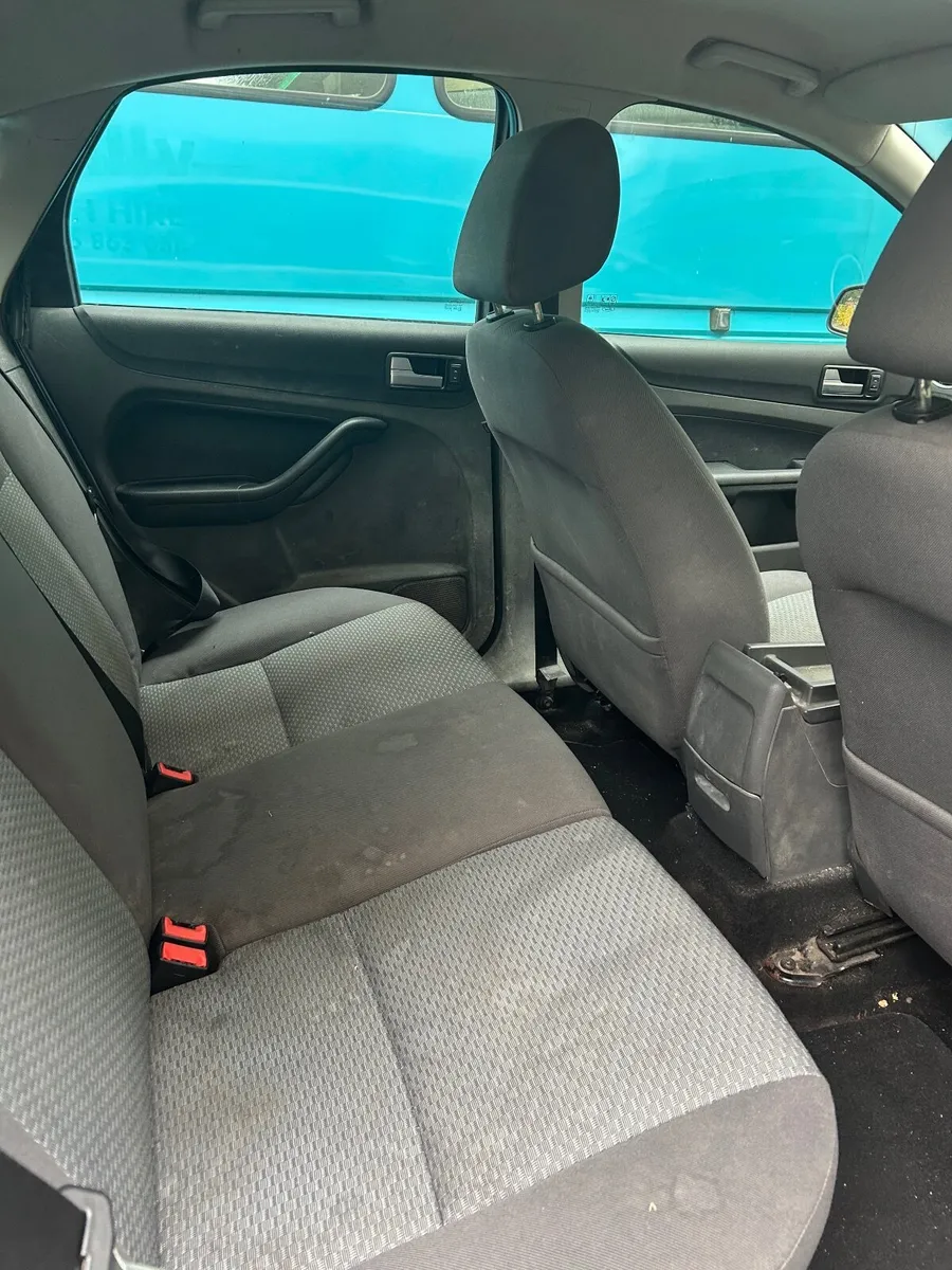 Ford Focus 2007 LX – Reliable & Economical - Image 3