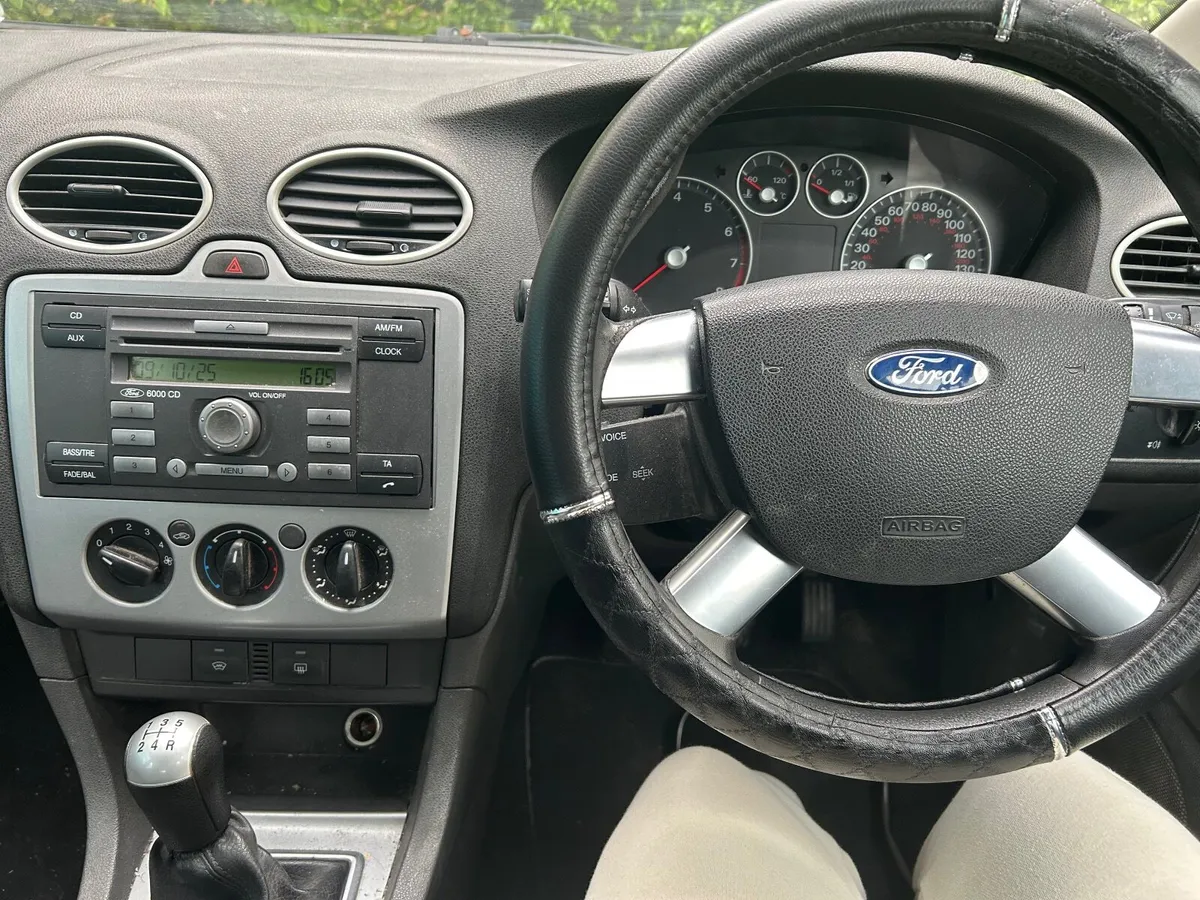 Ford Focus 2007 LX – Reliable & Economical - Image 4