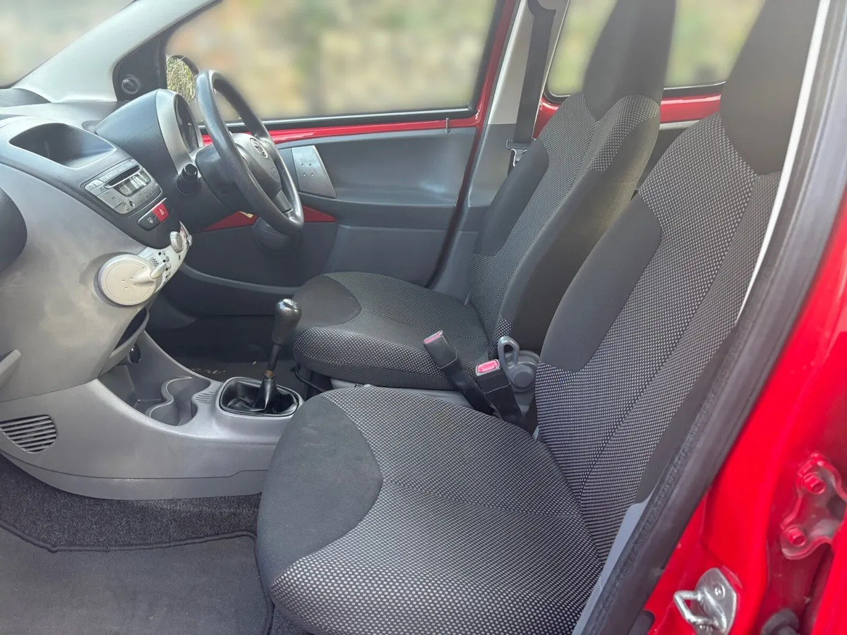 2011-Toyota Aygo -1.0 -5 door - Image 4
