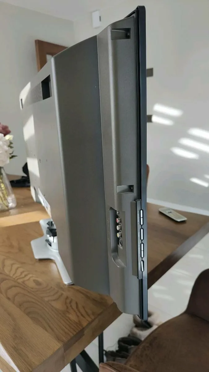 32 Inch Phillips TV non smart - Image 2