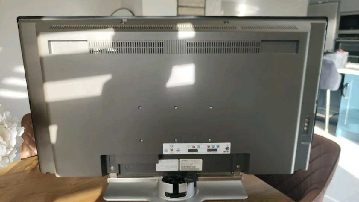 32 Inch Phillips TV non smart - Image 3