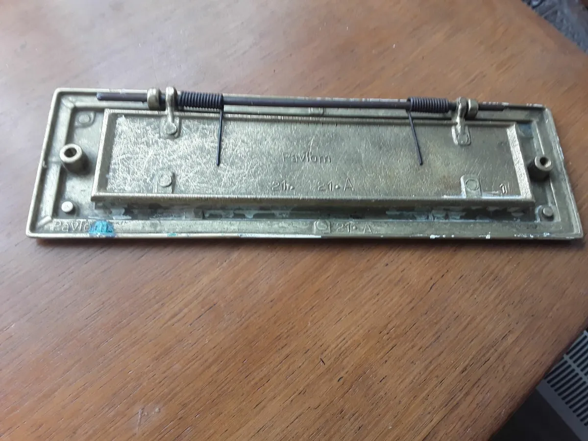 Frost letterbox 26 centimeters by 8 centimetres - Image 2