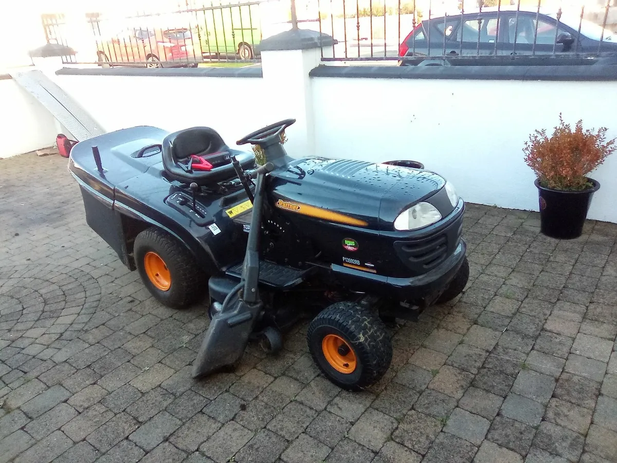 PARTNER ride on lawnmower - Image 1