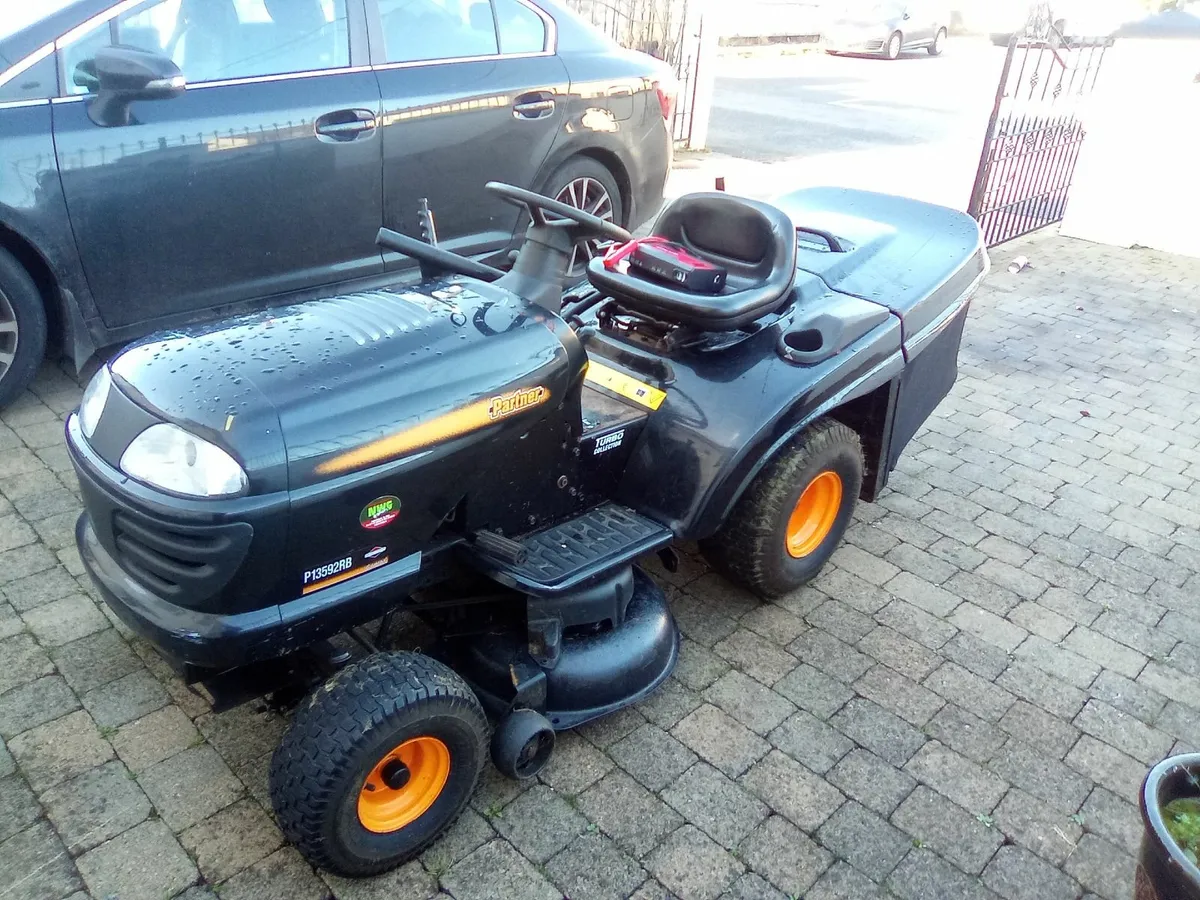 PARTNER ride on lawnmower - Image 3