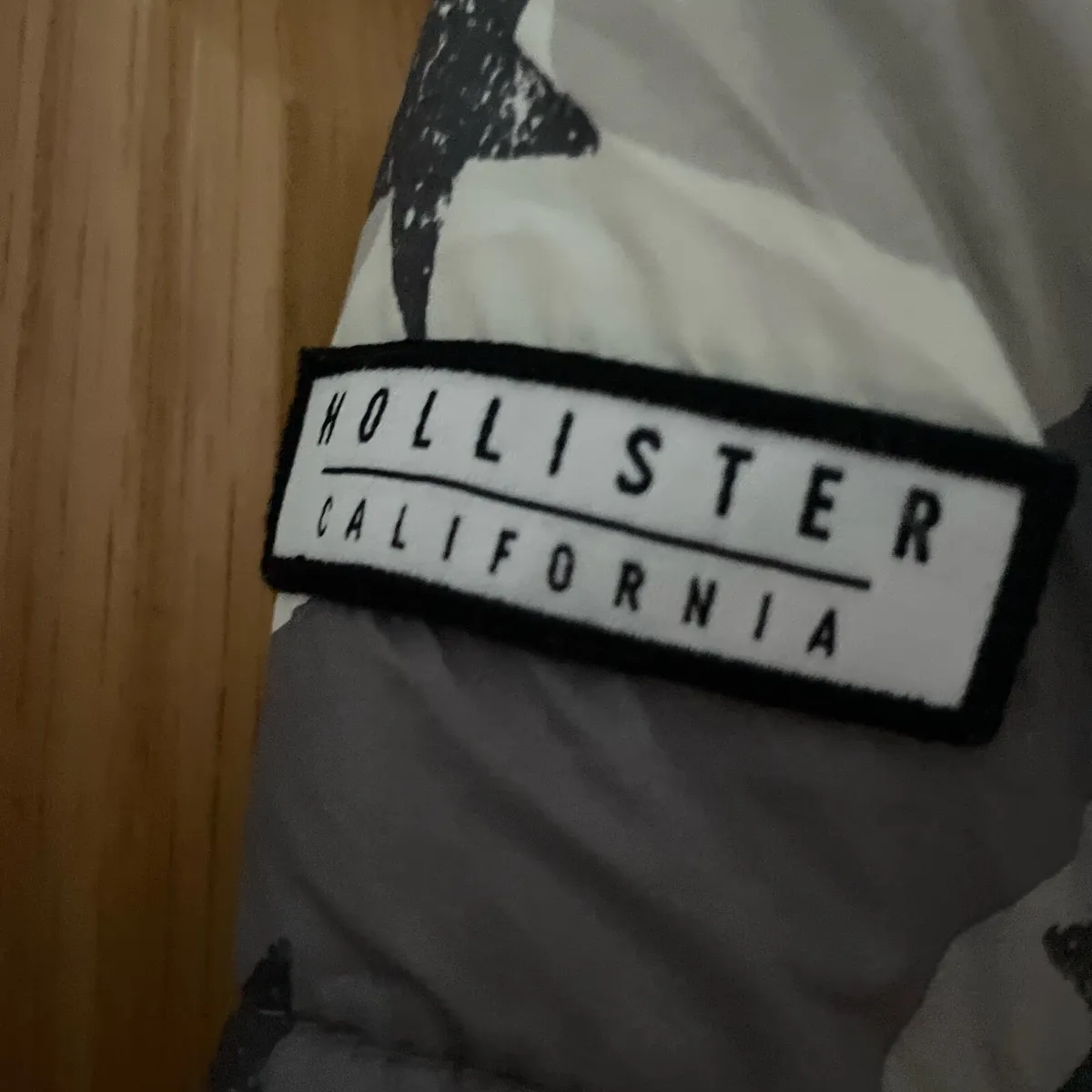 Hollister puffer jacket - Image 4