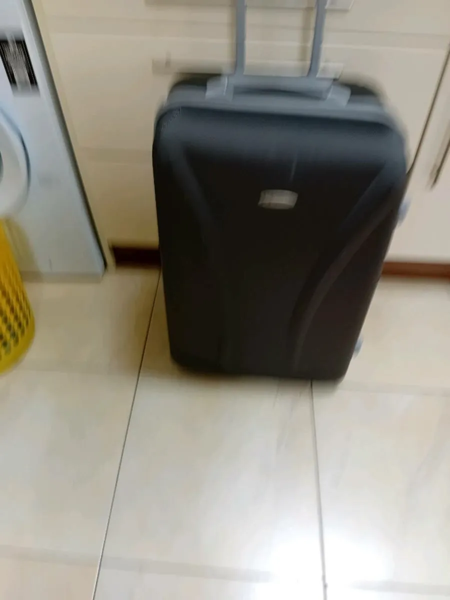 LARGE HARD TYPE SUITCASE 2 WHEELS - Image 1