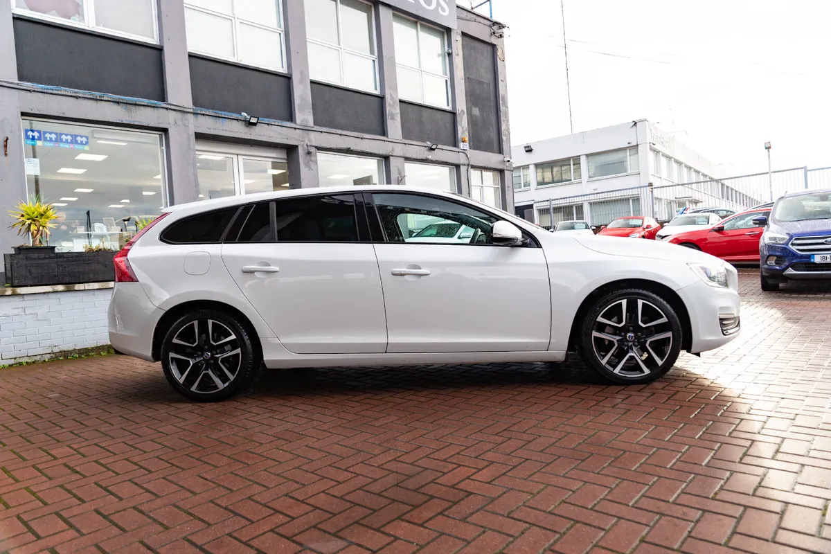 V60 2.0D4 SE LUXURY 5DR ESTATE AUTOMATIC// - Image 2