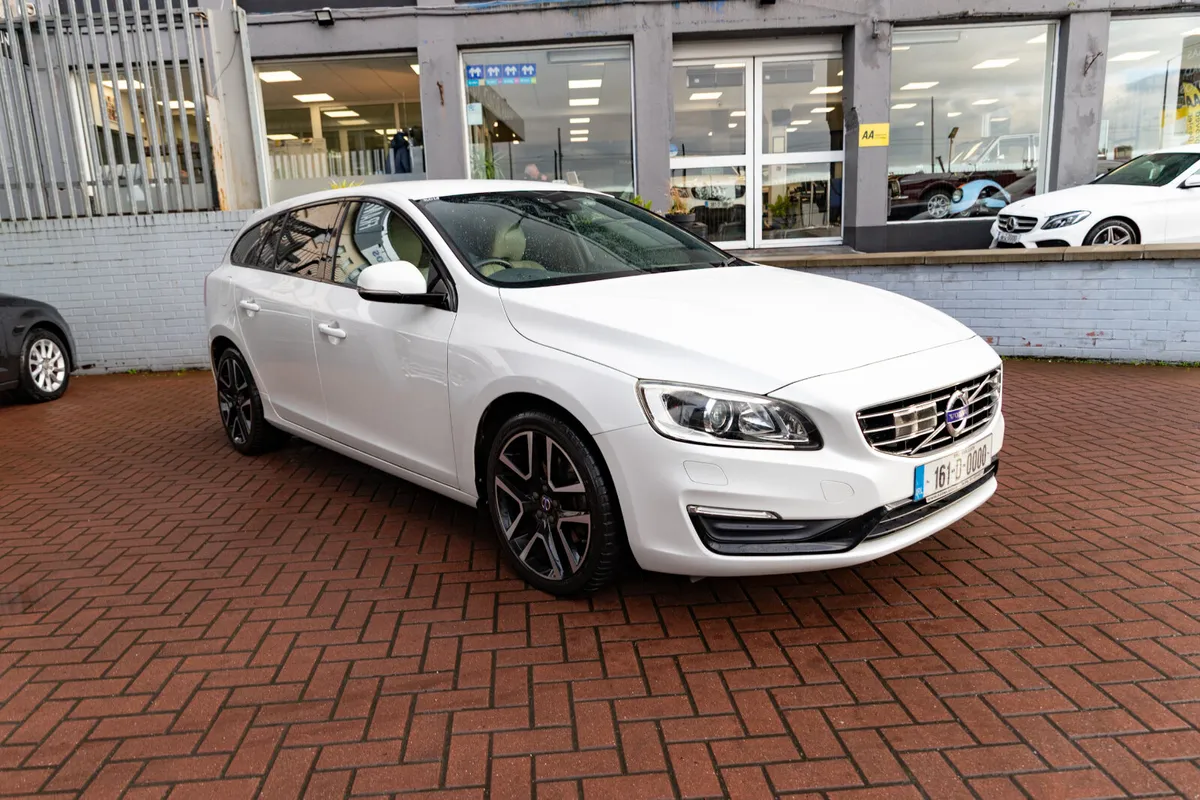 V60 2.0D4 SE LUXURY 5DR ESTATE AUTOMATIC// - Image 1