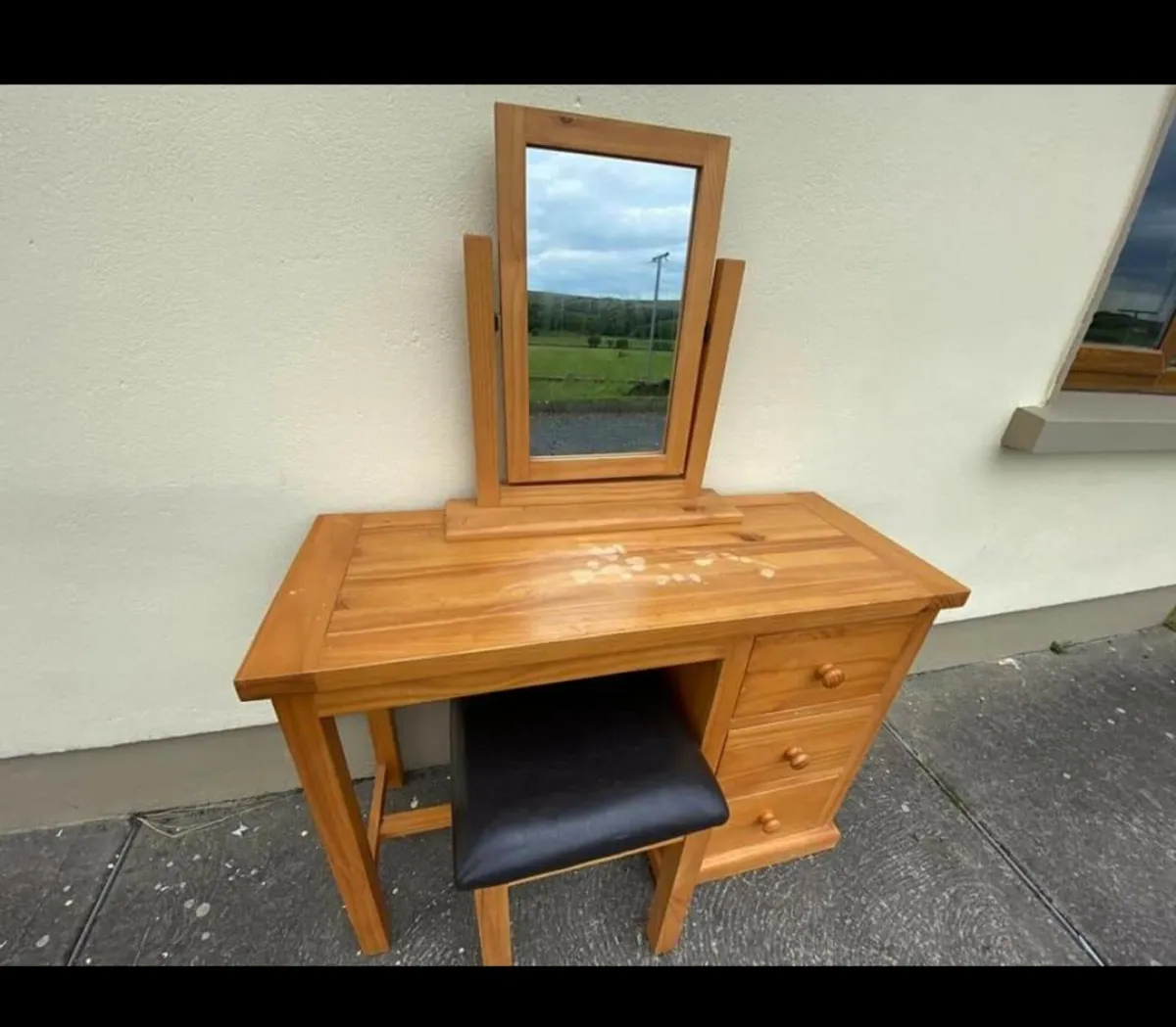 Dressing table - Image 1
