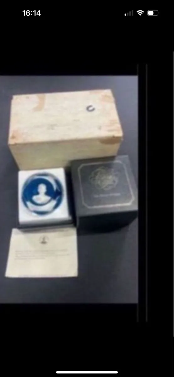 4 pinches baccarat commemorative paperweights - Image 2