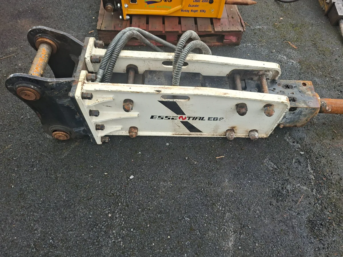 Rockbreaker for a 13 tonne digger - Image 1