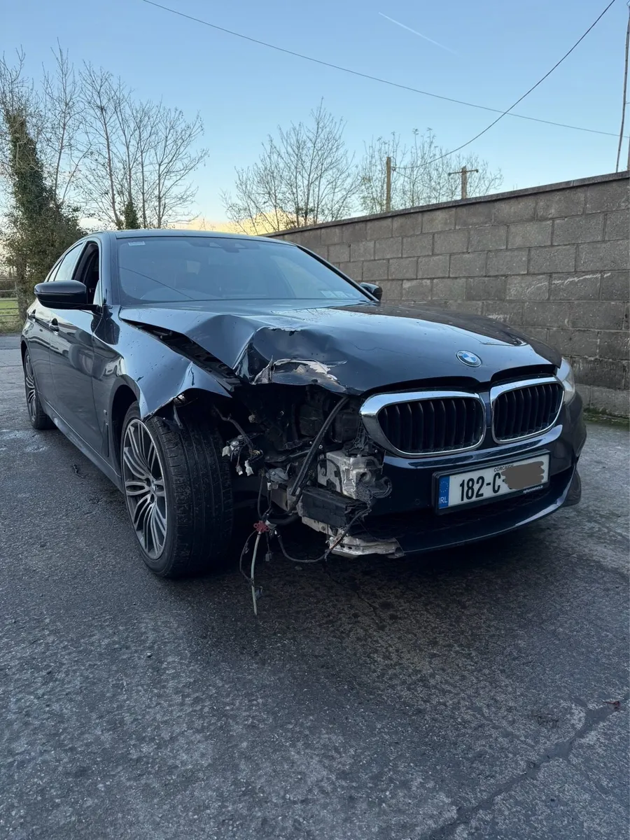 2018 BMW 530e M-Sport Damaged - Image 1