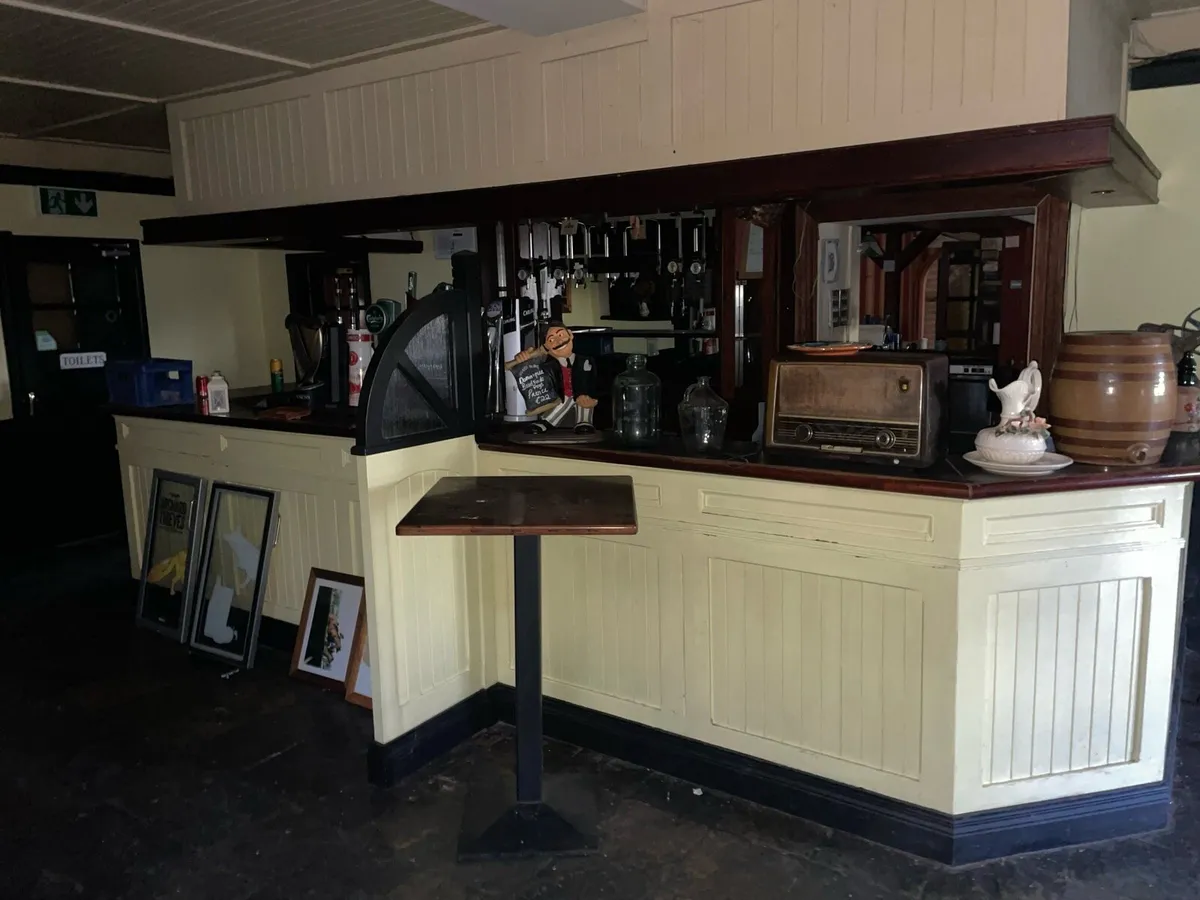 Bar for sale - Image 1