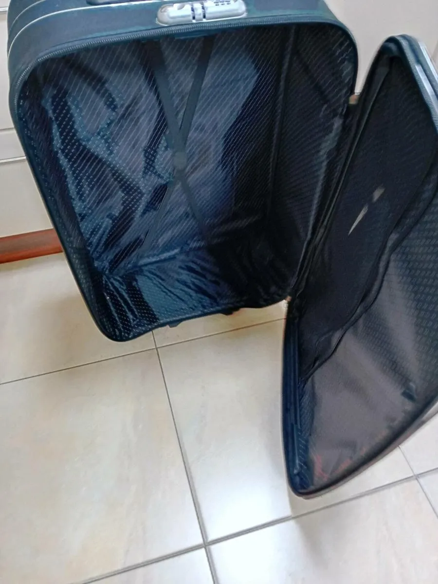 EXTRA LARGE SUITCASE 8 WHEELS - Image 2