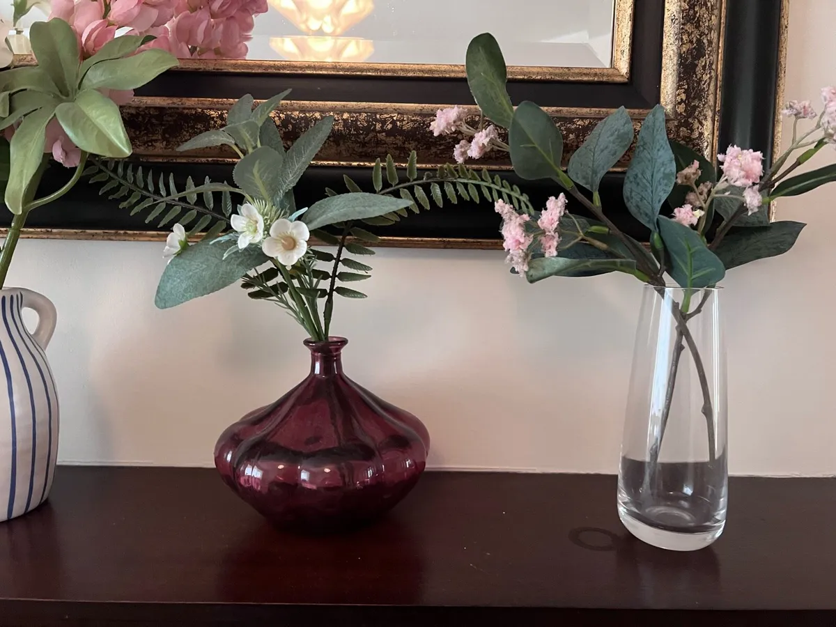 Decorative set - Vases, flowers and watering can - Image 2