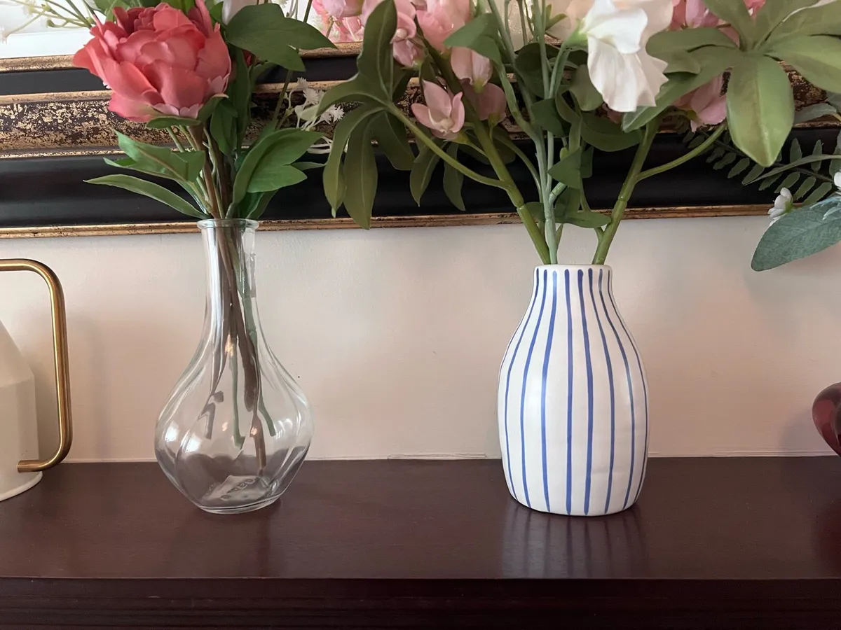 Decorative set - Vases, flowers and watering can - Image 4