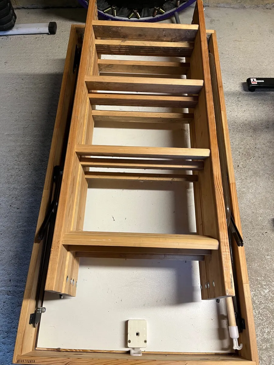 Folding attic ladder