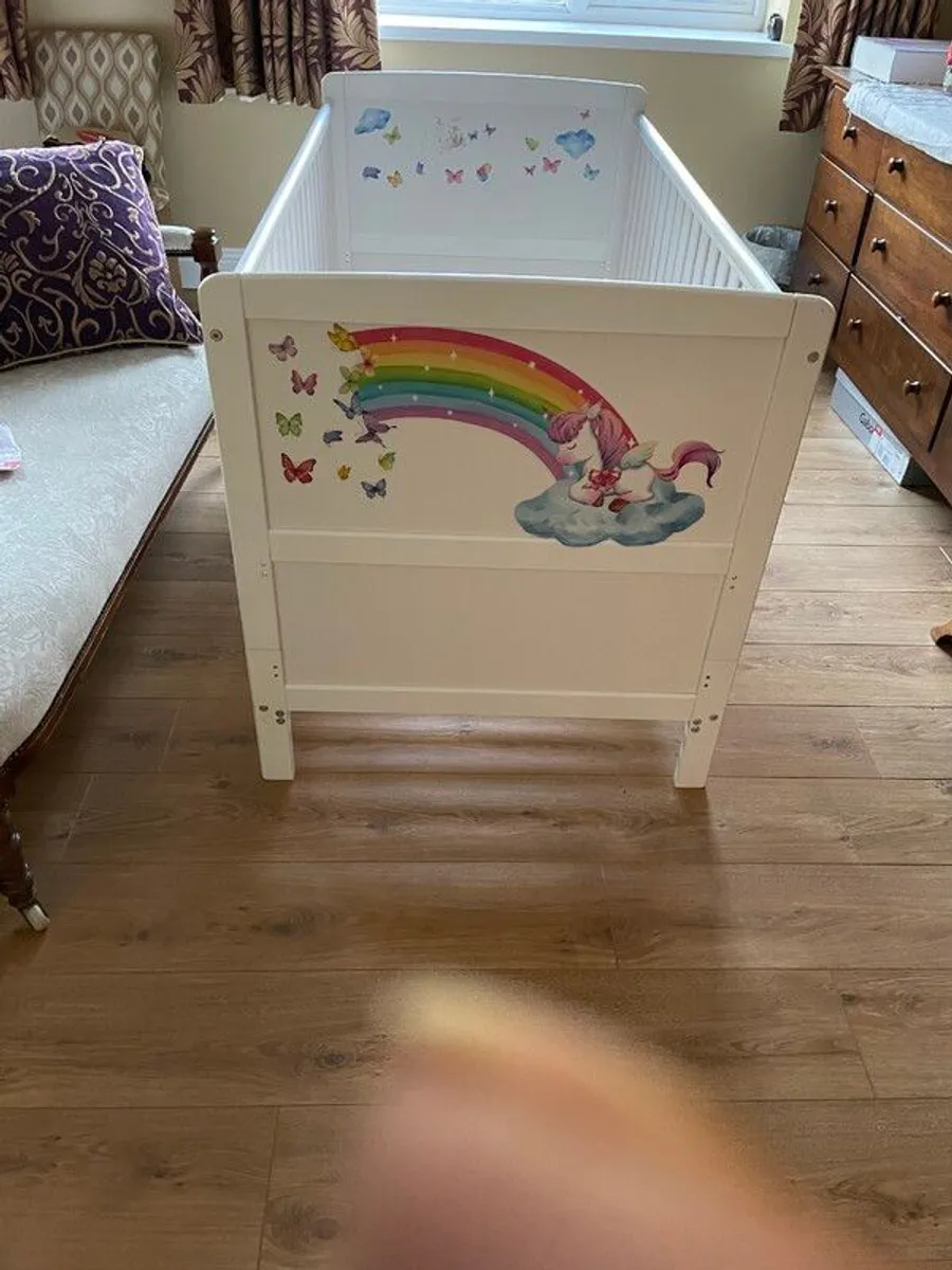 childs cot - Image 1