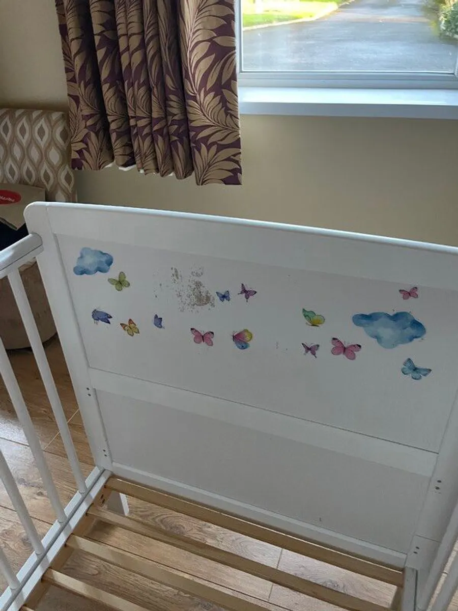 childs cot - Image 4