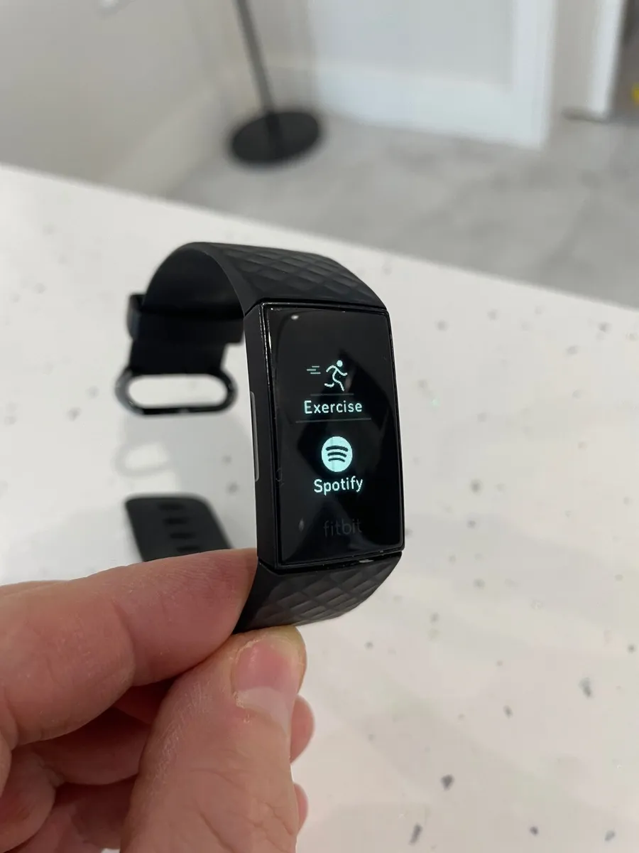 Fitbit Charge 4 - Image 3