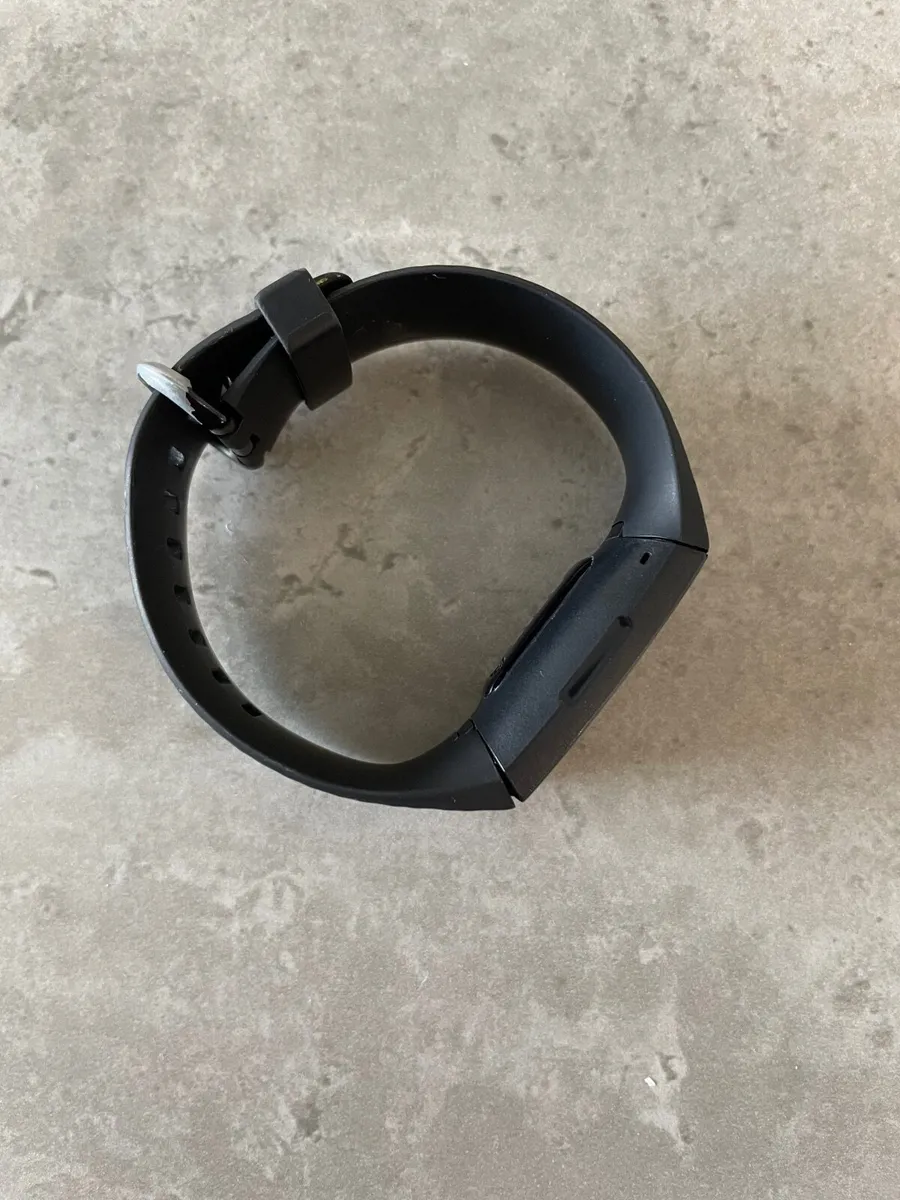 Fitbit Charge 4 - Image 4