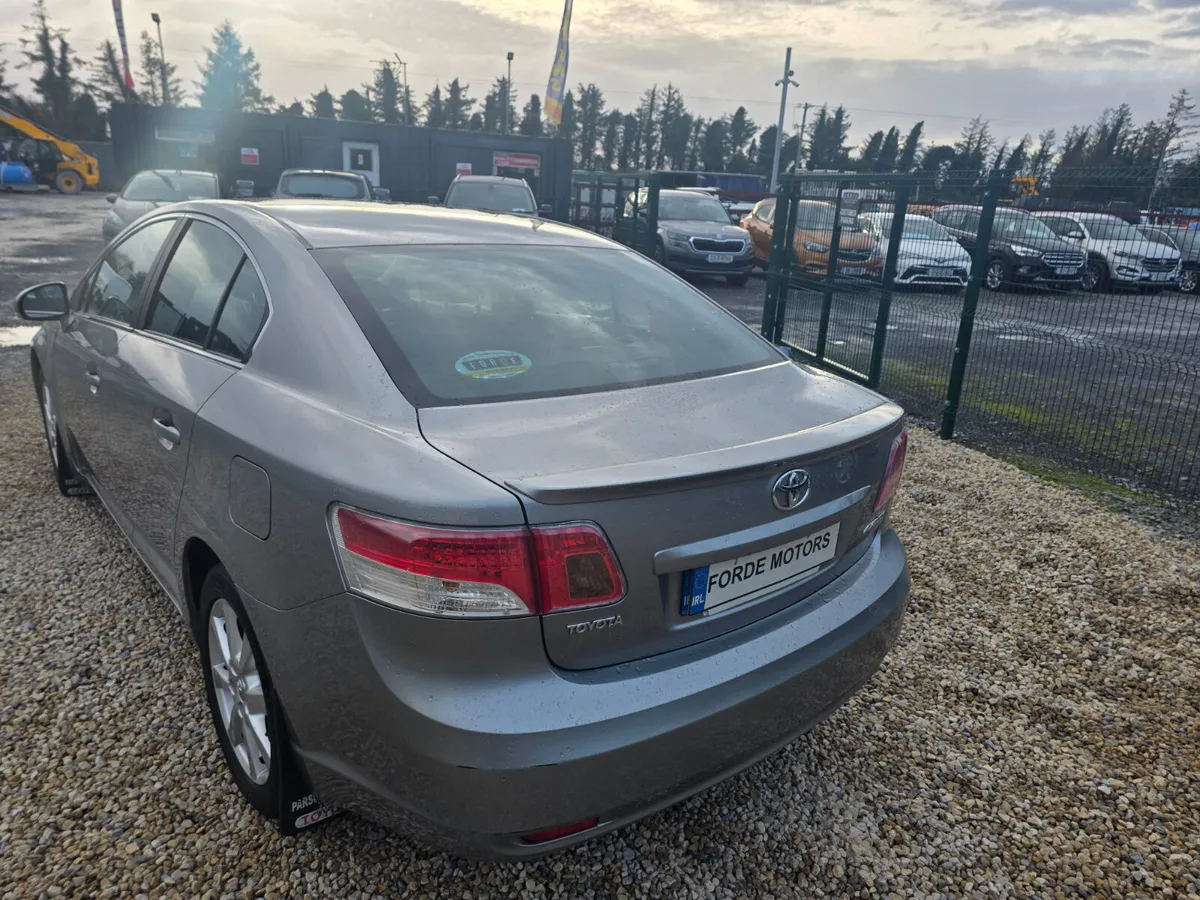 Toyota Avensis 2011 - Image 4