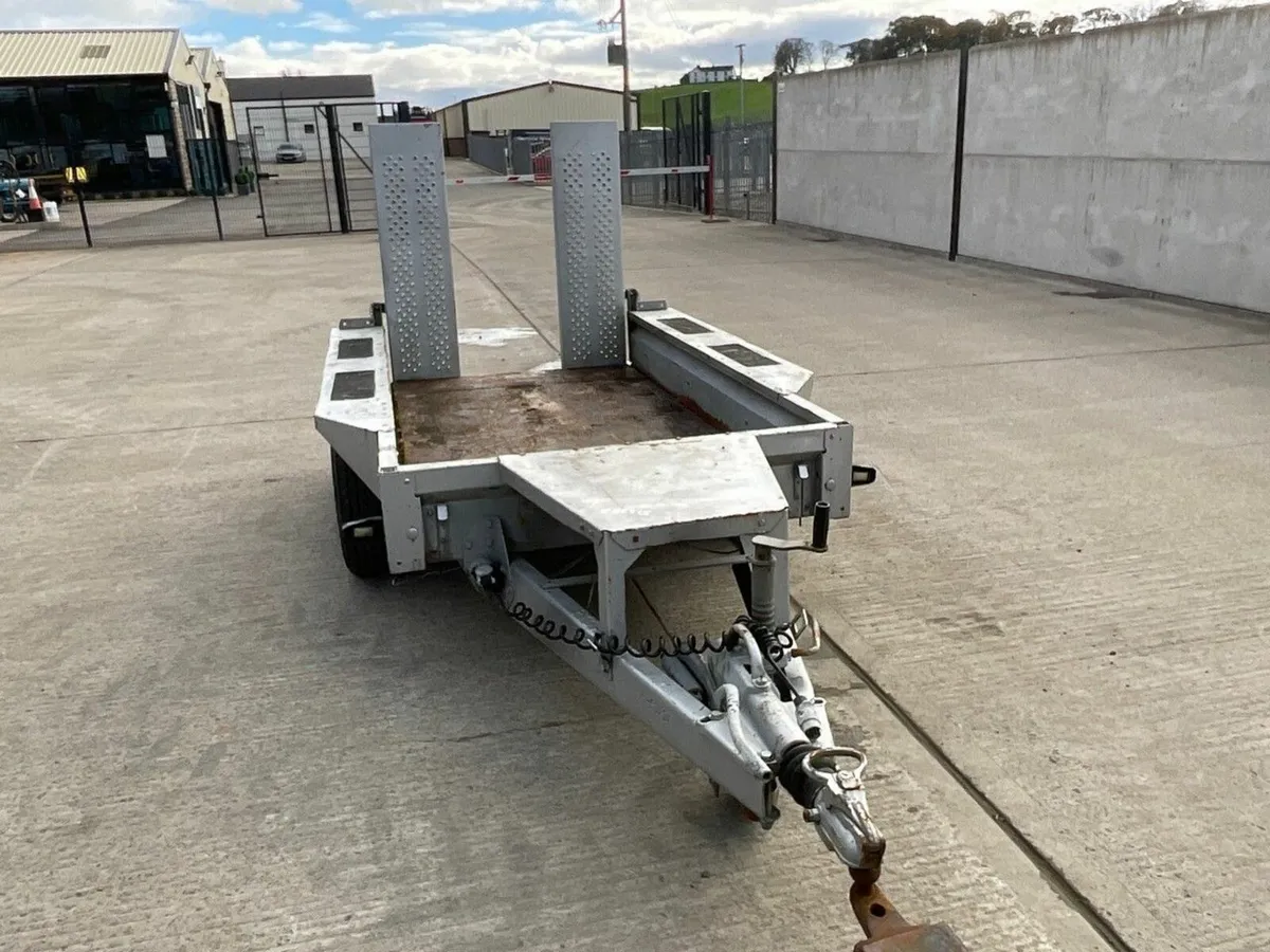 APPROX. 8ft x 4ft 2700KGS TWIN AXLE PLANT TRAILER - Image 2