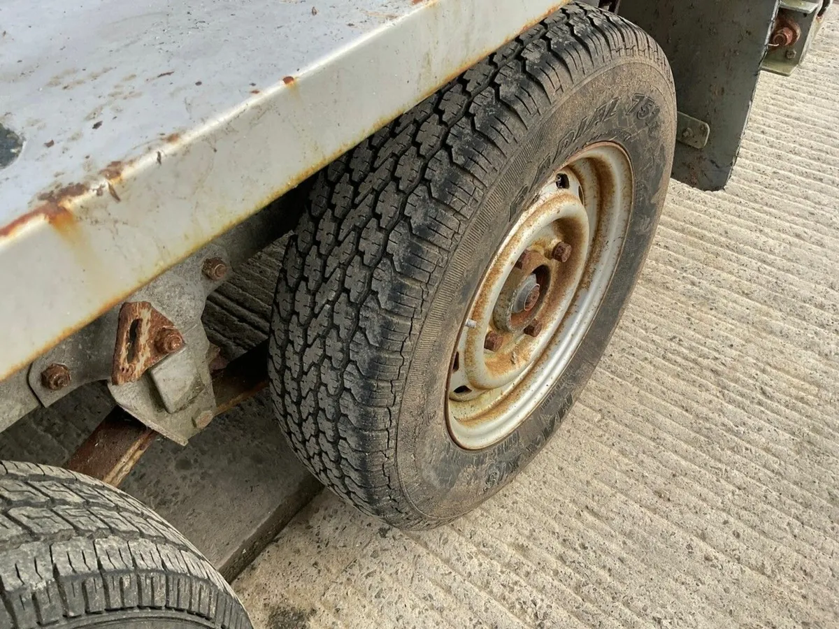 APPROX. 8ft x 4ft 2700KGS TWIN AXLE PLANT TRAILER - Image 3