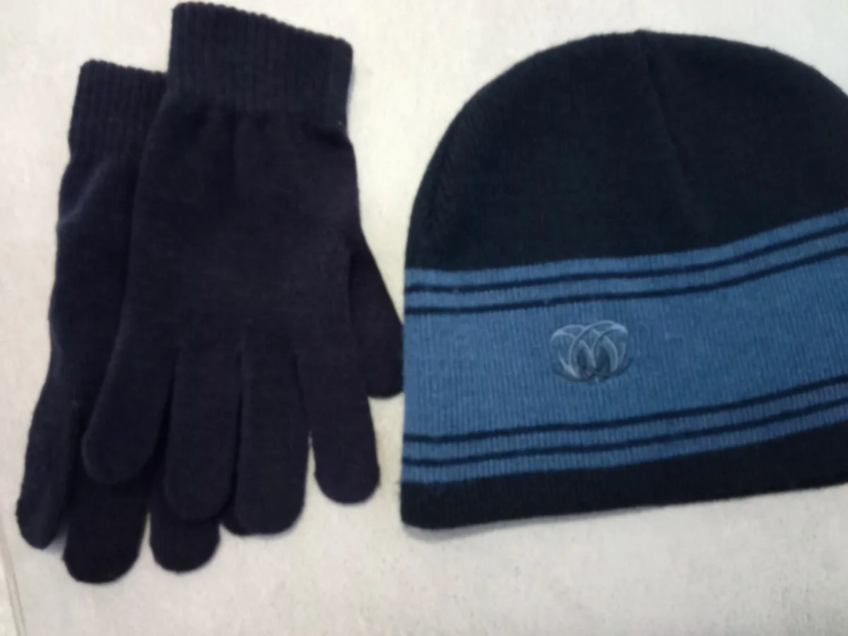 (Free) Boys Hat and Gloves Set. - Image 1